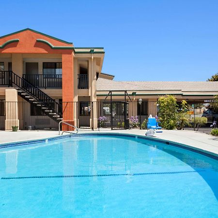 Super 8 By Wyndham Salinas Motel Kültér fotó