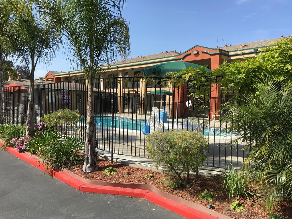Super 8 By Wyndham Salinas Motel Kültér fotó