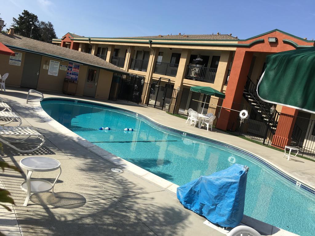 Super 8 By Wyndham Salinas Motel Kültér fotó