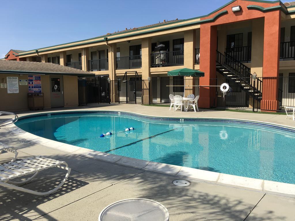 Super 8 By Wyndham Salinas Motel Kültér fotó