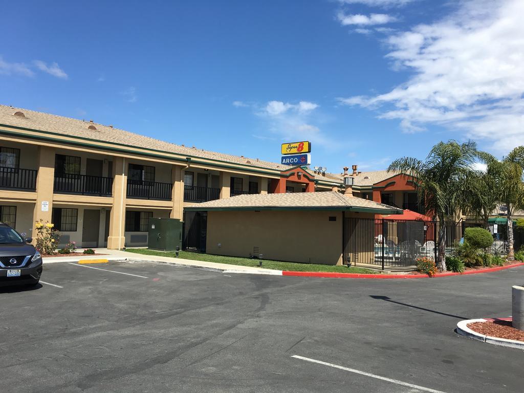 Super 8 By Wyndham Salinas Motel Kültér fotó