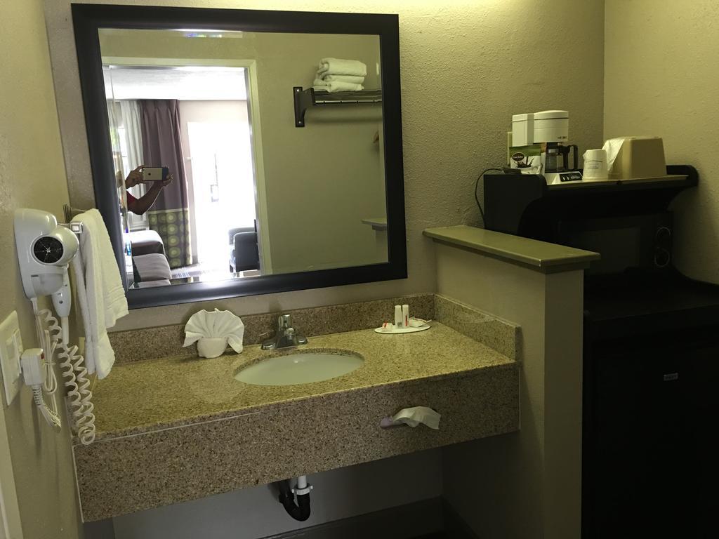 Super 8 By Wyndham Salinas Motel Kültér fotó