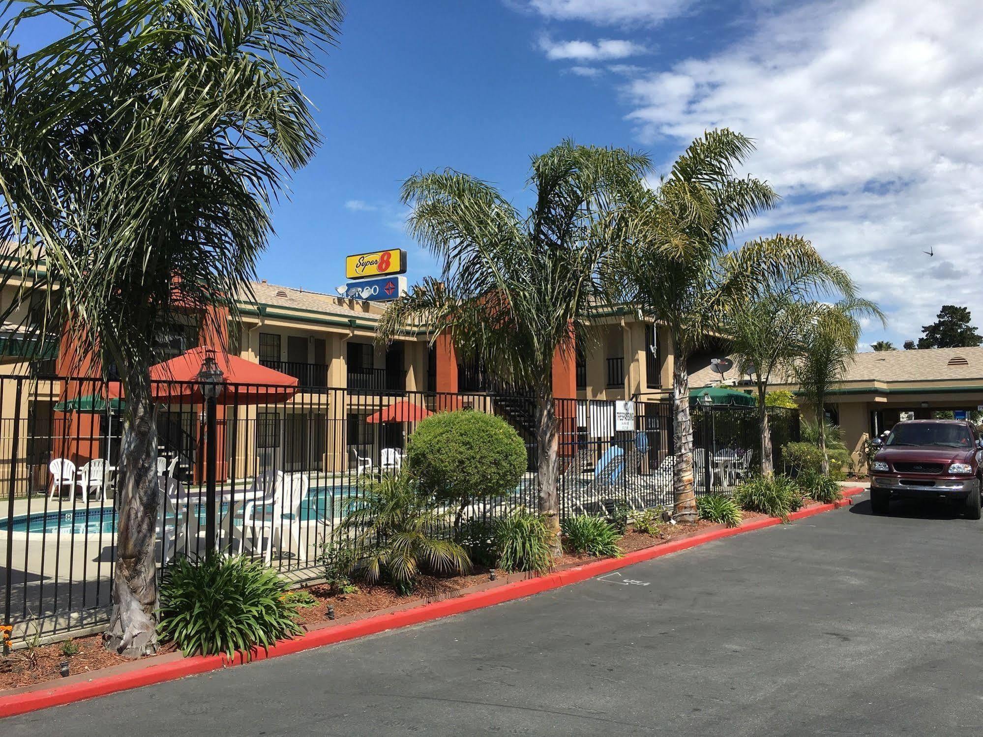 Super 8 By Wyndham Salinas Motel Kültér fotó