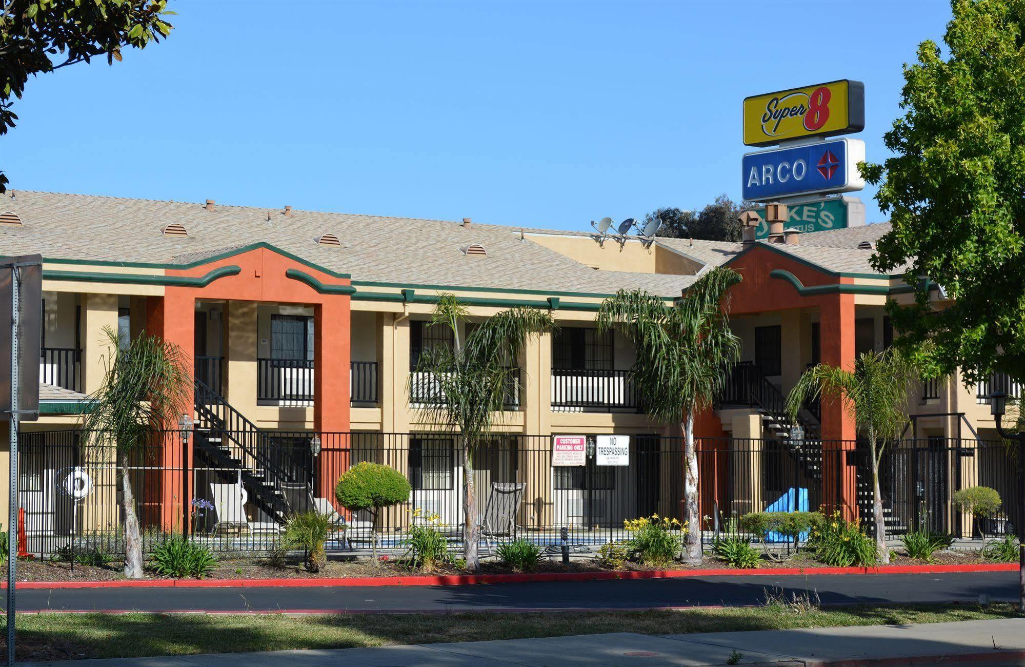 Super 8 By Wyndham Salinas Motel Kültér fotó